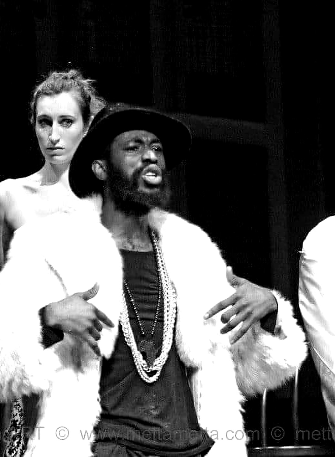 Black-and-white fur-coat icon image from The Merchant of Venice.